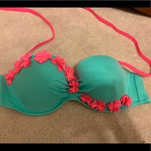 Victoria Secret bikini top. 34 D